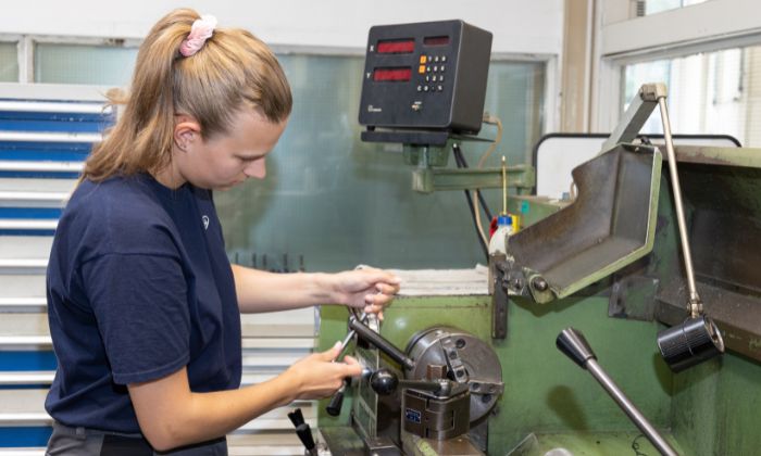 Industriemechanikerin Janina Rheinfeld © Wenke Atkins